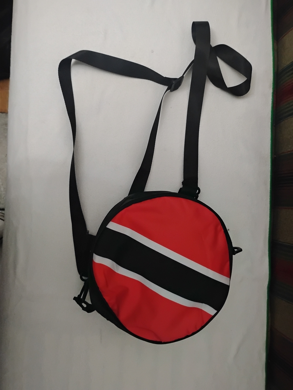 Unisex Round Crossbody🇹🇹 Bag in Red ♥️ & Black 🖤